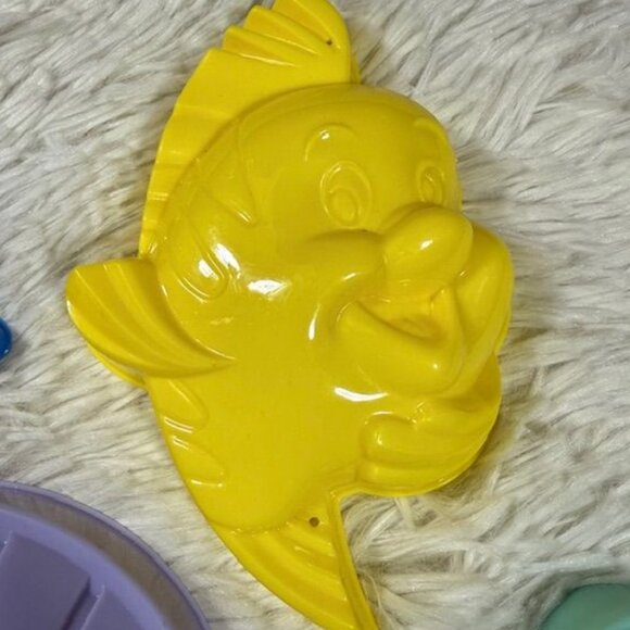 Set of 6 Disney's The Little Mermaid & Finding Nemo Sand Forms Decor - Picture 4 of 9